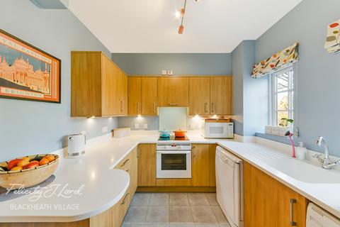 4 Gilbert Close, London, SE18 4PT
