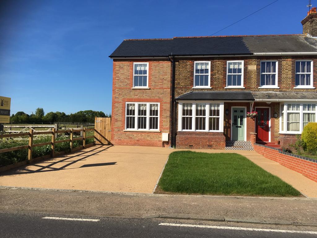 Chelmsford Road, Causeway End, Felsted CM6 3 bed detached house £