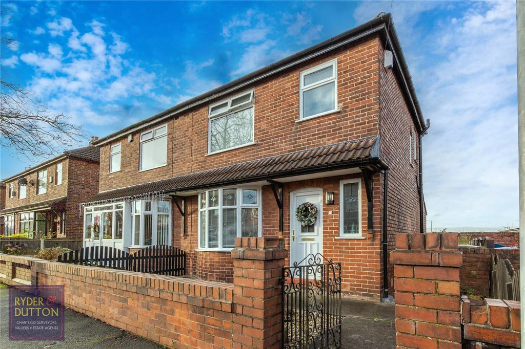 Hurst Bank Road, AshtonunderLyne, OL6 3 bed semidetached house £160,000