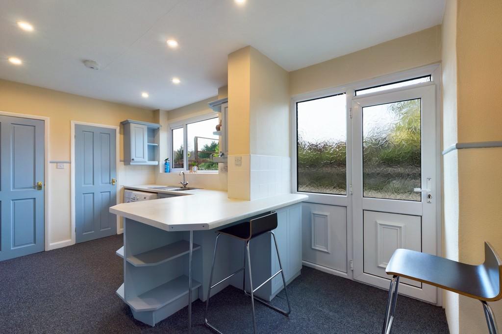 8 Firtree Crescent Kitchen