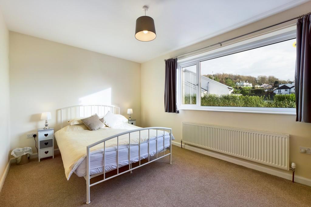 8 Firtree Crescent Bedroom 1
