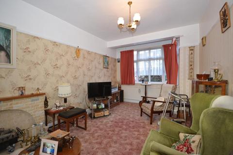 101 Essex Road, Romford, RM7 8BB