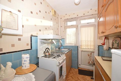 101 Essex Road, Romford, RM7 8BB