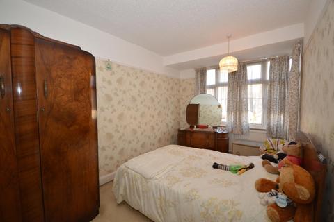 101 Essex Road, Romford, RM7 8BB