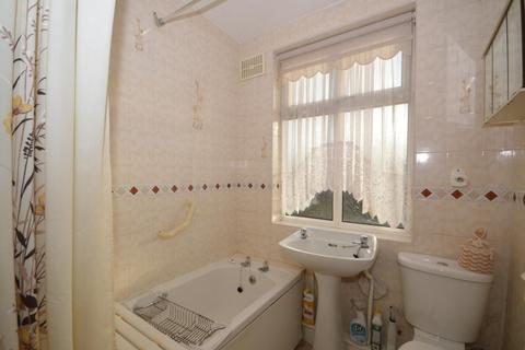 101 Essex Road, Romford, RM7 8BB