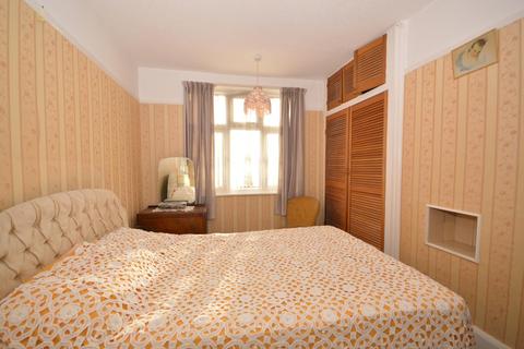 101 Essex Road, Romford, RM7 8BB