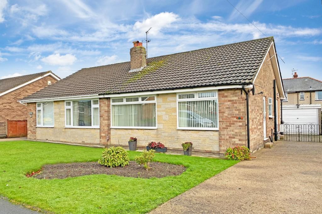 Larkfield Drive, Harrogate 2 bed semidetached bungalow £235,000