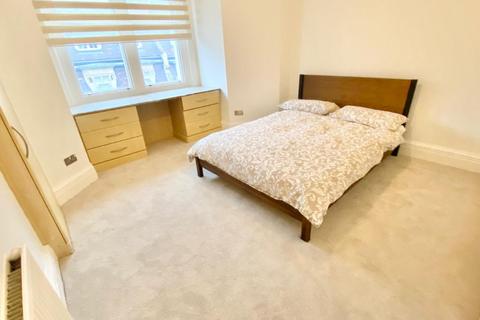 3 bedroom apartment to rent, London W1K