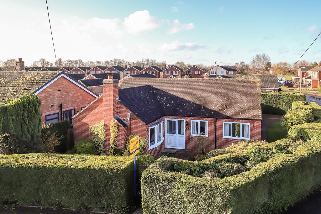 Walkfield Road, Alrewas 3 bed detached bungalow £320,000