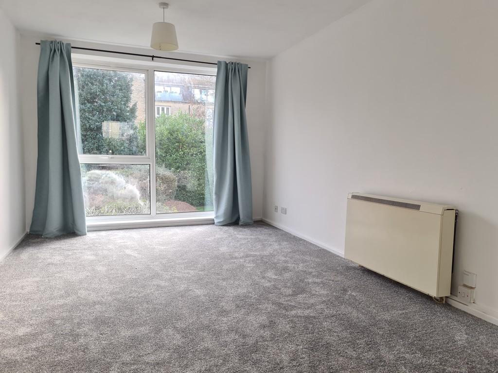 Apartment in Manchester, Whalley Range - View 2