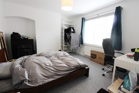 6 bedroom semi-detached house to rent, Harefield Road, Southampton