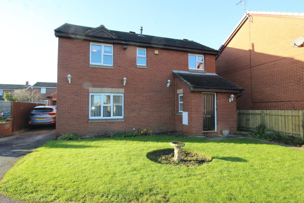 Newlaithes Crescent, Normanton 4 bed detached house £220,000