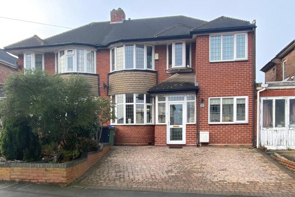 Bleakhouse Road, Oldbury, West Midlands, B68 4 bed semidetached house