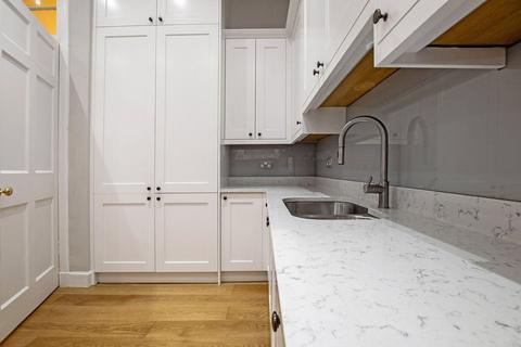 3 bedroom apartment to rent, Forres Street, New Town, Edinburgh