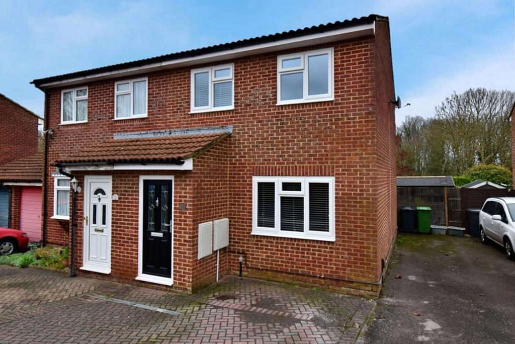 Mathias Walk, Brighton Hill, Basingstoke, Hampshire, RG22 3 bed semi