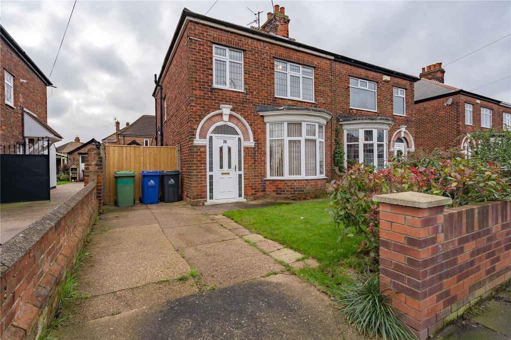 Queen Mary Avenue, Cleethorpes, Lincolnshire, DN35 3 bed semidetached