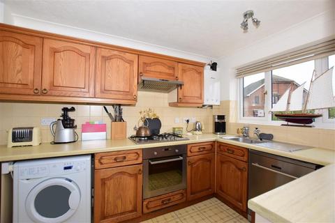 24 Brissenden Close, Upnor, Rochester, ME2 4XW