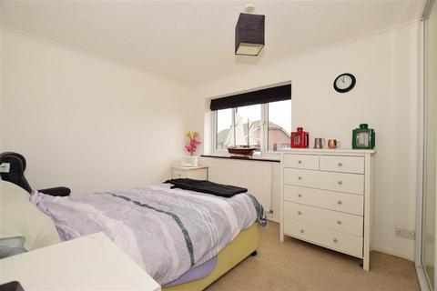 24 Brissenden Close, Upnor, Rochester, ME2 4XW