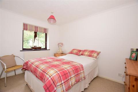 24 Brissenden Close, Upnor, Rochester, ME2 4XW