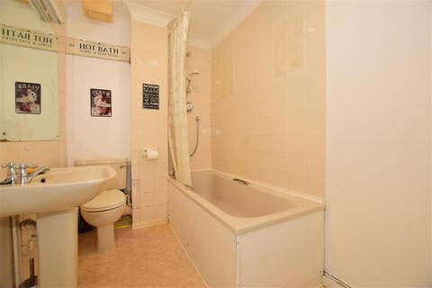 24 Brissenden Close, Upnor, Rochester, ME2 4XW