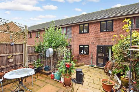 24 Brissenden Close, Upnor, Rochester, ME2 4XW