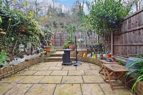 24 Brissenden Close, Upnor, Rochester, ME2 4XW