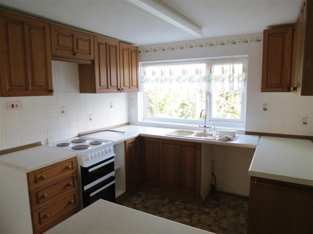 Kitchen/Breakfast Room: