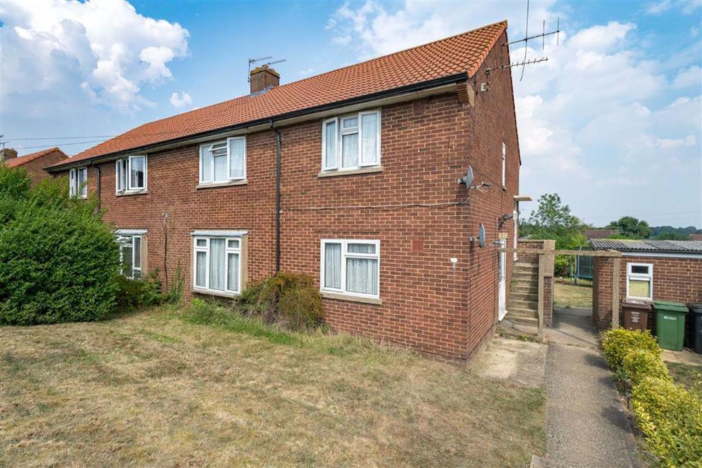 Wallingford Walk, St. Albans, Hertfordshire 2 bed flat £285,000
