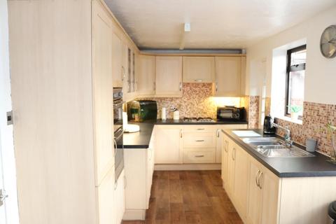 59 Thorntons Way, Nuneaton, CV10 8NT