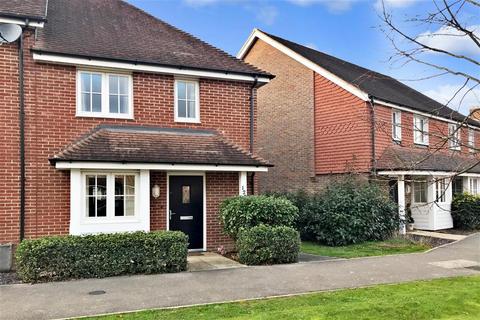 120 Brookfield Drive, Horley, RH6 9TA