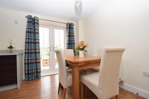 120 Brookfield Drive, Horley, RH6 9TA