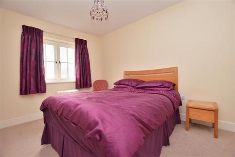 120 Brookfield Drive, Horley, RH6 9TA