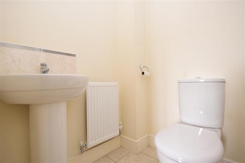 120 Brookfield Drive, Horley, RH6 9TA