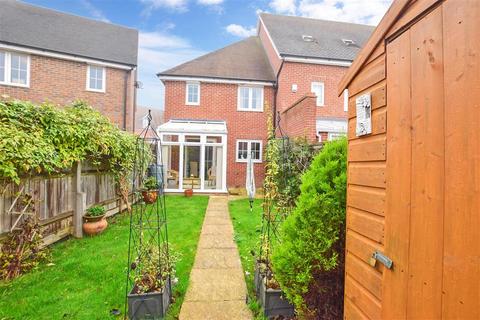 120 Brookfield Drive, Horley, RH6 9TA