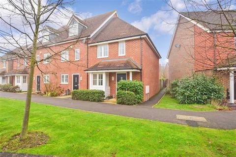 120 Brookfield Drive, Horley, RH6 9TA