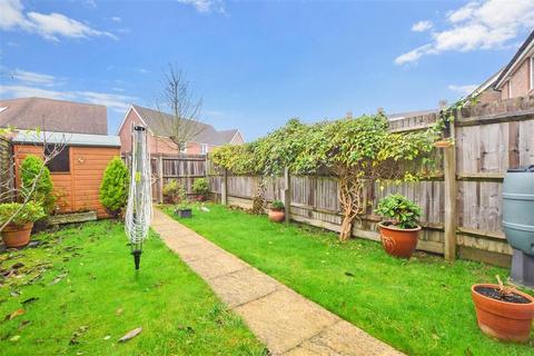120 Brookfield Drive, Horley, RH6 9TA