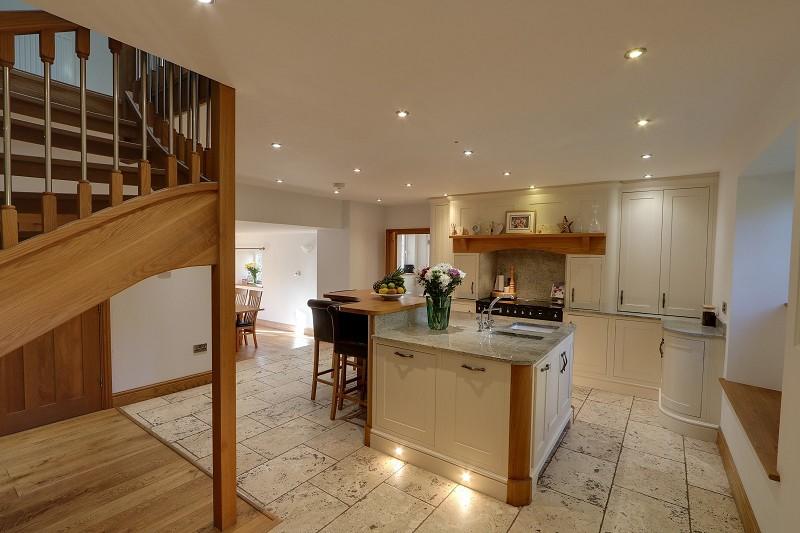 House 2 - Kitchen Breakfast Room
