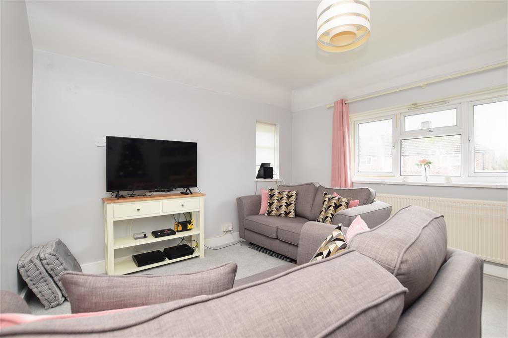 Alexander Road, Reigate, Surrey 2 bed maisonette - £280,000