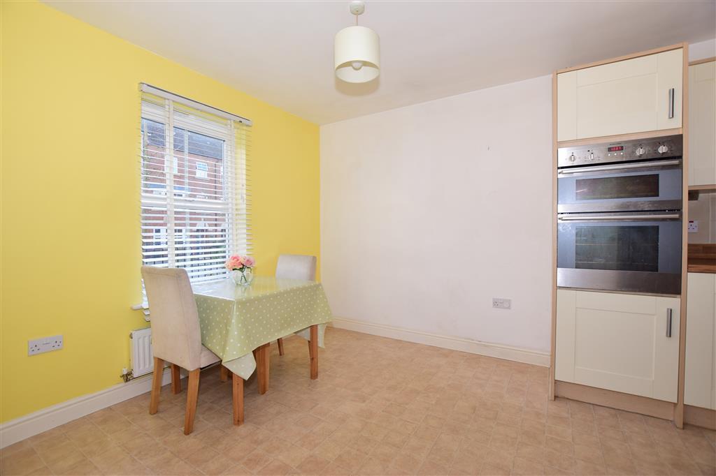 Bluebell Road, Kingsnorth, Ashford, Kent 4 bed townhouse £325,000