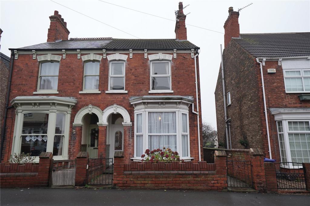 Thrunscoe Road, Cleethorpes, DN35 3 bed semidetached house £160,000