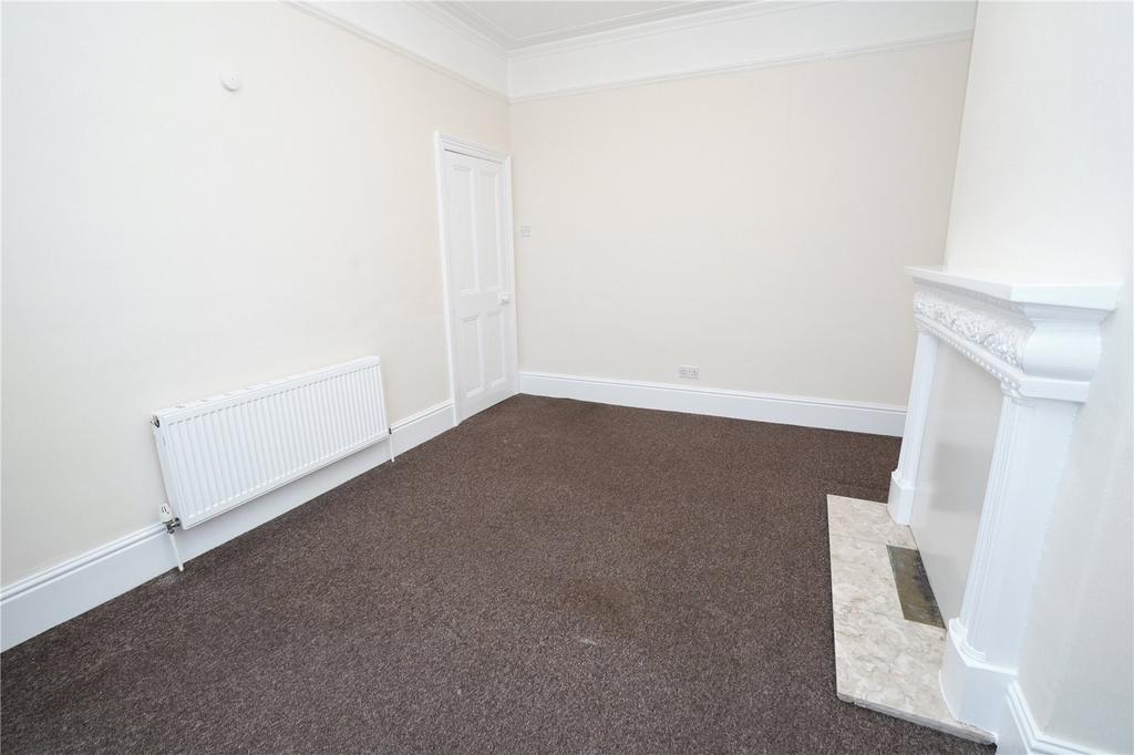 Thrunscoe Road, Cleethorpes, DN35 3 bed semidetached house £160,000