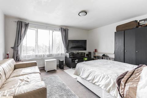 Studio for sale - Staines-Upon-Thames,  Surrey,  TW19