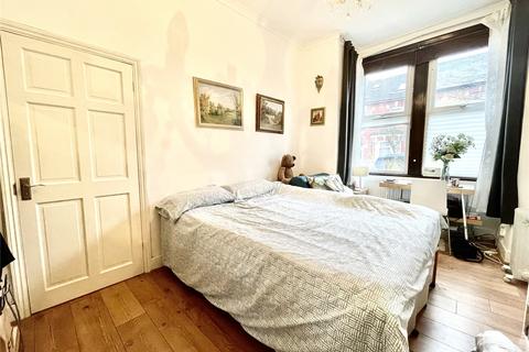 undefined, Queens Road, London, N11
