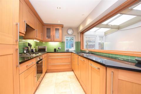 14 Curtis Gardens, Dorking, RH4 1EG