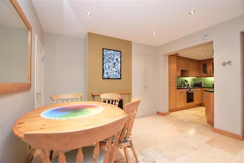 14 Curtis Gardens, Dorking, RH4 1EG