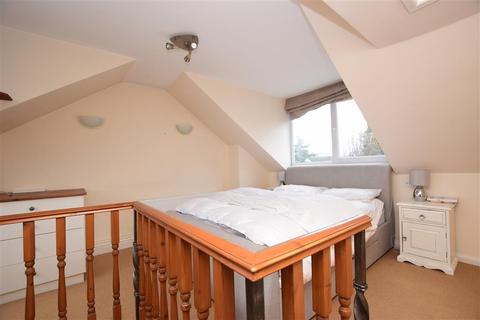 14 Curtis Gardens, Dorking, RH4 1EG