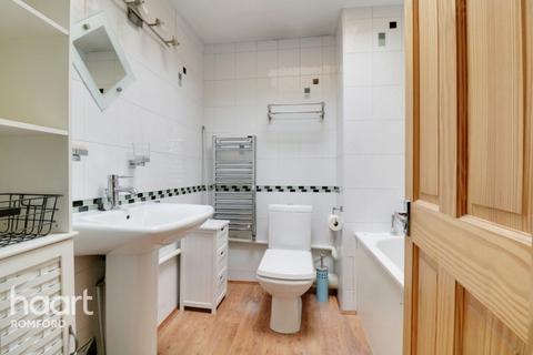 54 Winston Close, Romford, RM7 8LL
