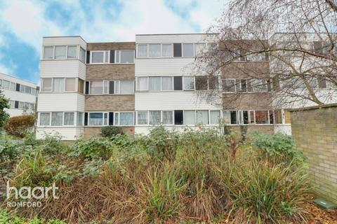 54 Winston Close, Romford, RM7 8LL