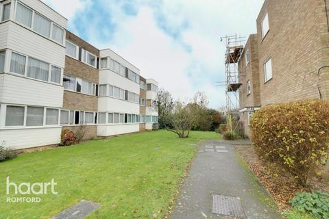 54 Winston Close, Romford, RM7 8LL