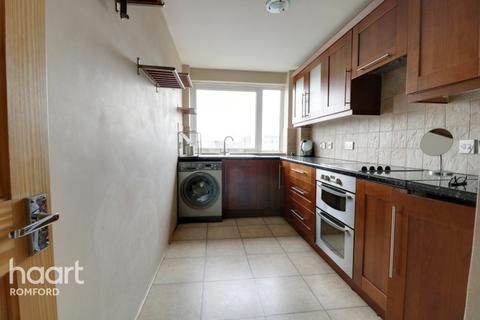 54 Winston Close, Romford, RM7 8LL